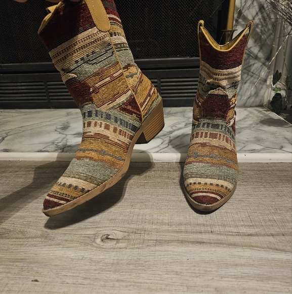 Cowboy boots! 🐎 - Picture 3 of 9